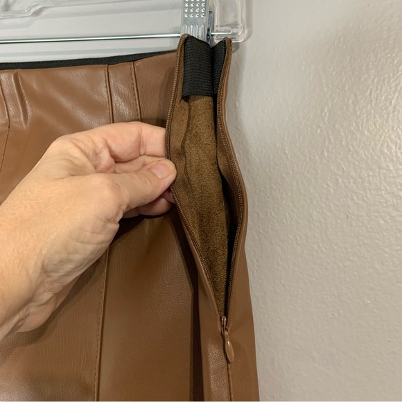 Zara NWOT soft supple vegan leather camel legging pants with side zipper. Size M - Picture 6 of 14